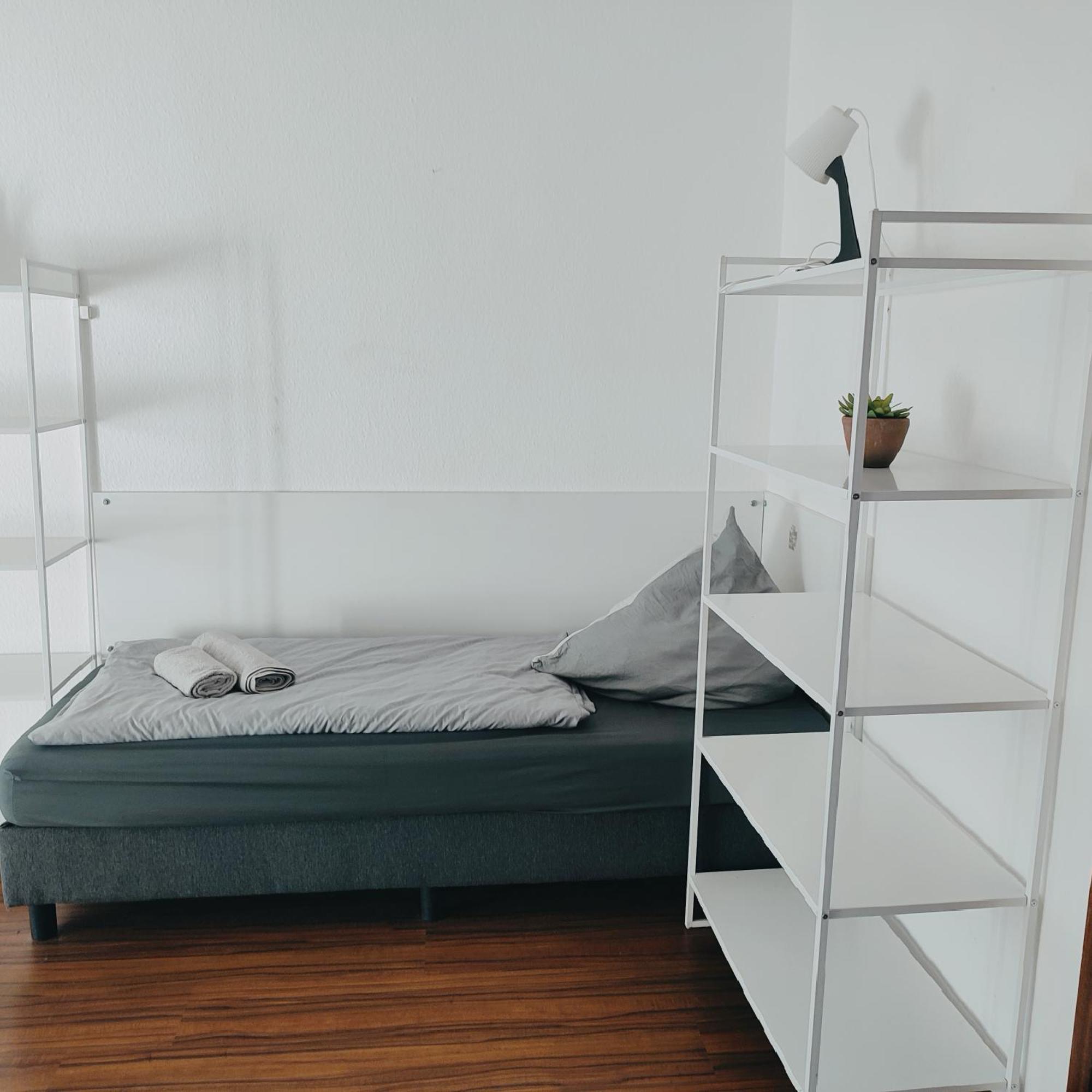 Ferienwohnung Monteurwohnung Messewohnung Duisburg Sued Grenze Duesseldorf 6 Personen Buitenkant foto